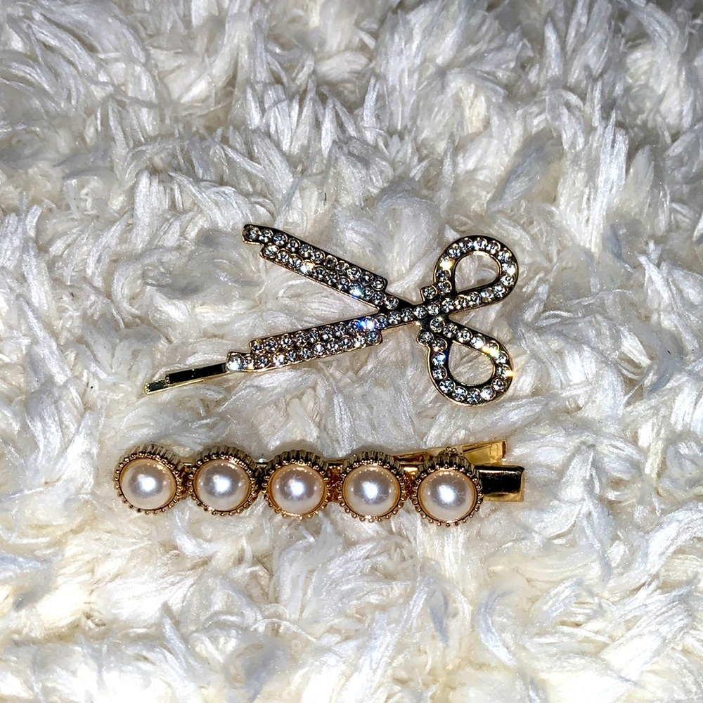 New Pearl & Gold Hair Clip Set of 2. Perfect for weddings or parties sci…